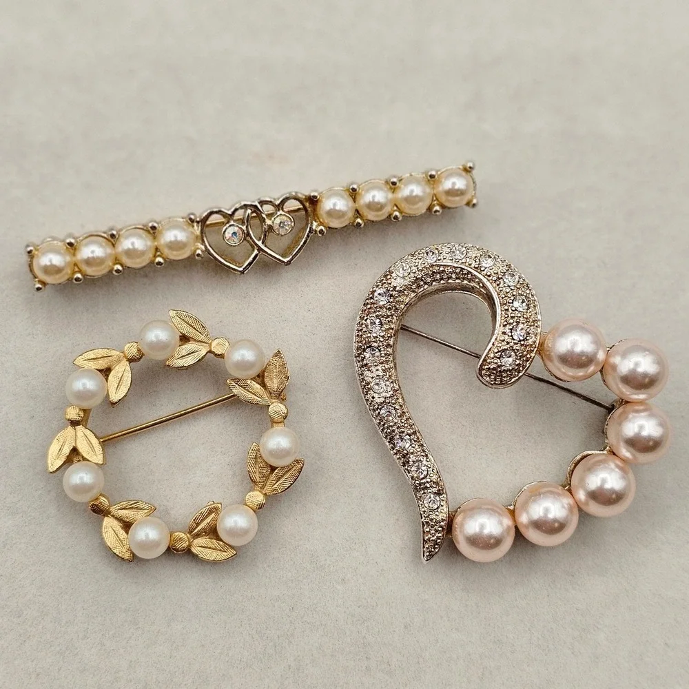 Vintage Brooch Pin Lot 3pc‎ Gold Silver Tone Faux Pearl Heart Wreath Rhinestone
